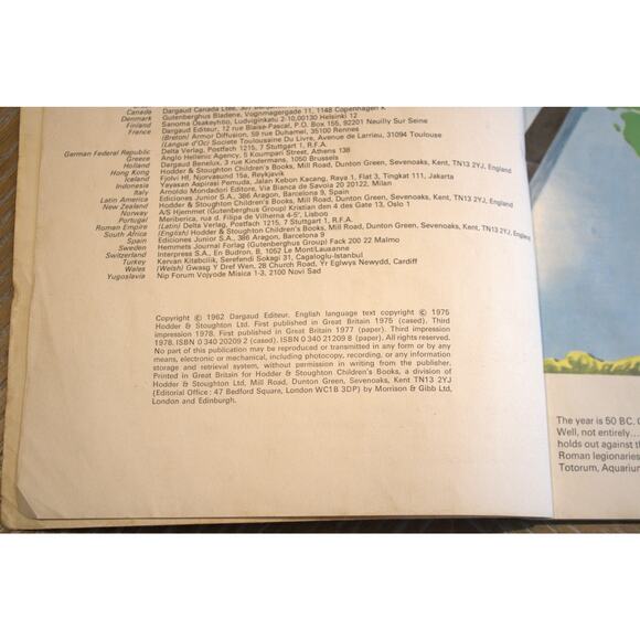 Asterix and the GoldenSickle. Paperbound Edition 1978 - Picture 2 of 3